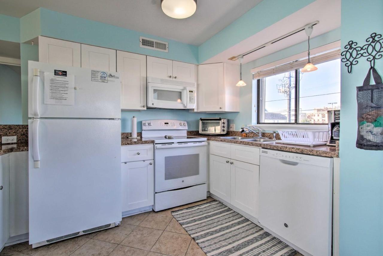 Ocean-View Condo With Deck, Steps To Carolina Beach! Екстериор снимка